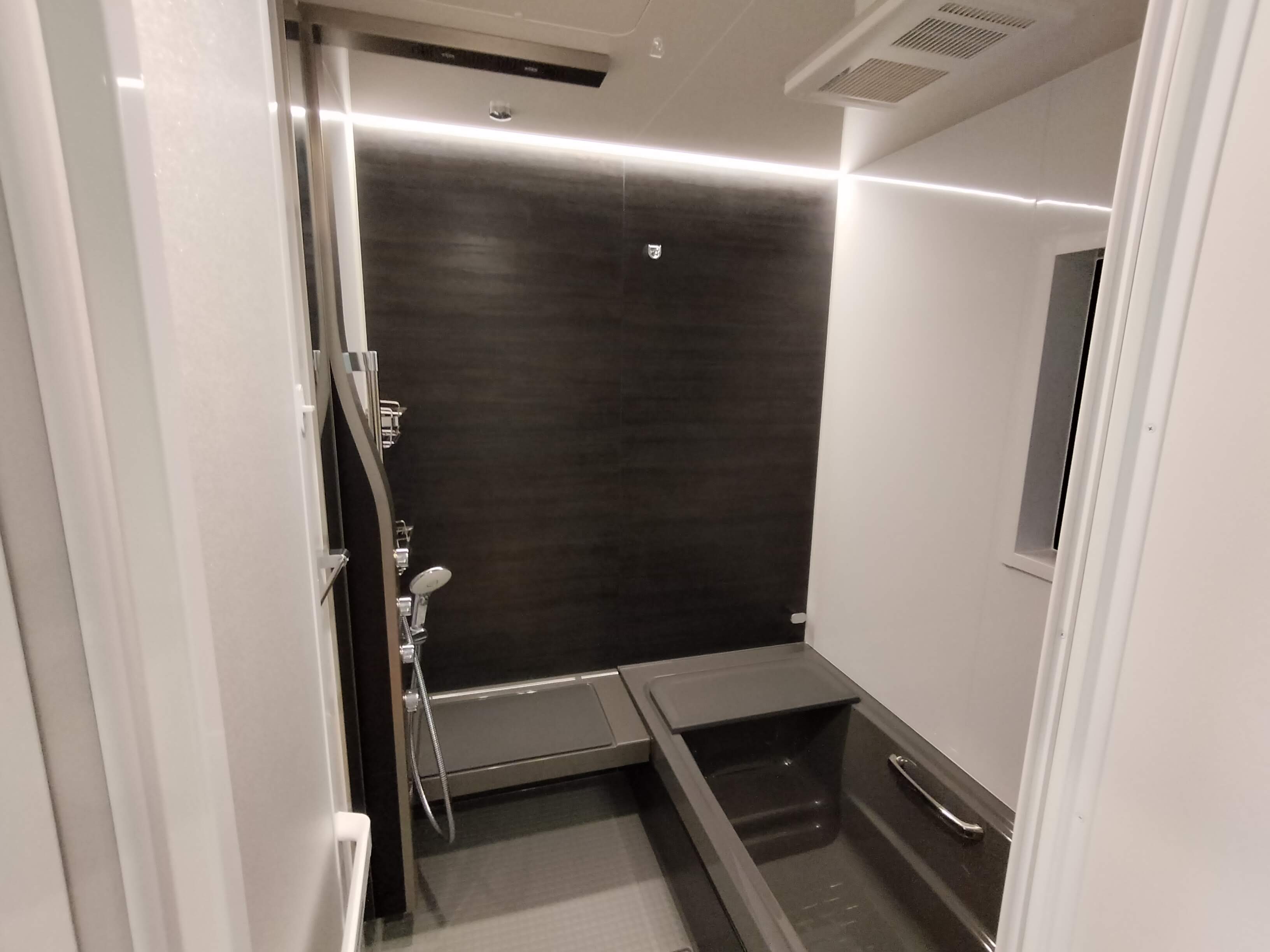 13-bathroom2